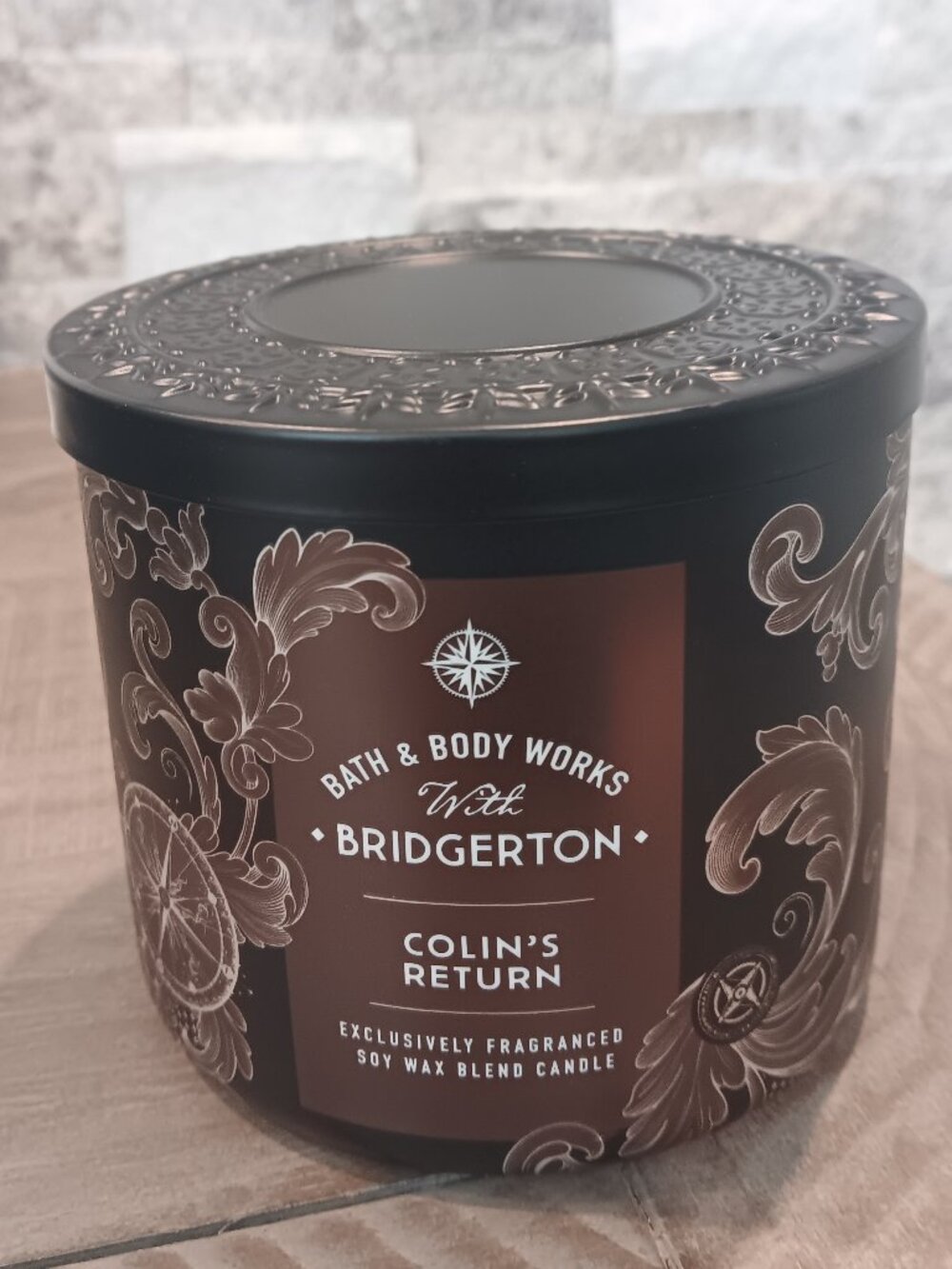 Bridgerton Colin's Return 3-wick Candle - Picture 4 of 4